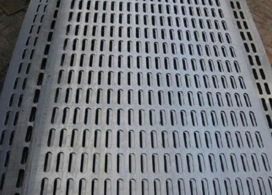 강한 내구성 뚫린 망판 0.5mm에서 20mm까지 두께 0.50mm에서 90mm 오프레이션